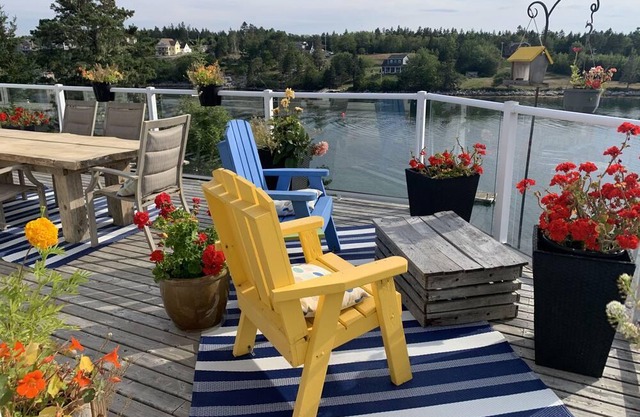 Enjoy oceanfront living at its best!!