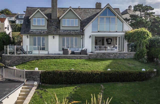 Enjoy Stunning Sea Views From A Detached Contemporary Coastal Holiday Home