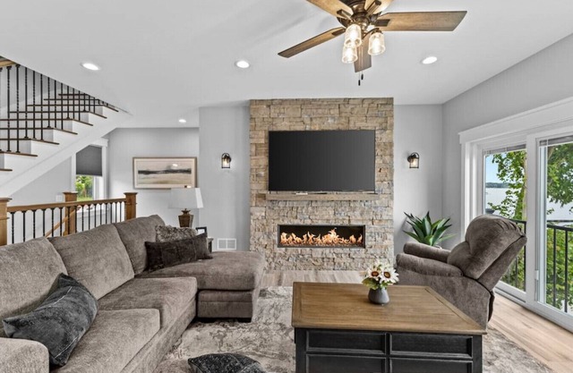 Enjoy Sunsets at Fully Equipped 4BR-Lake Champlain