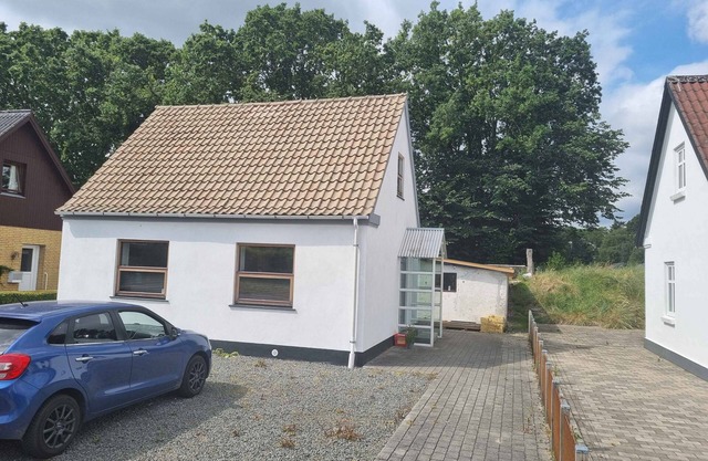 Enjoy the charming townhouse close to the beach