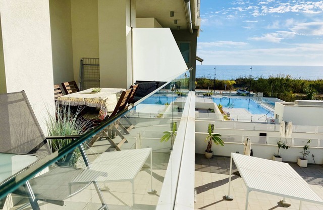 Enjoy the sun, sand and salty sea in a stylish floor on the first line