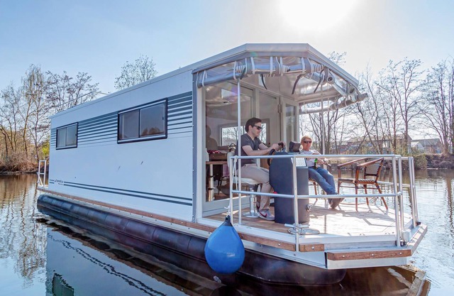 Enjoy your extraordinary vacation on the water in this functional houseboat with starting point in H