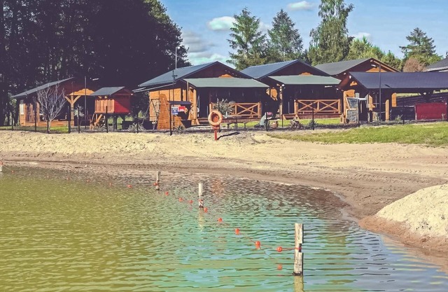 Enjoy your nature vacation on the lakeside of this cozy vacation home!