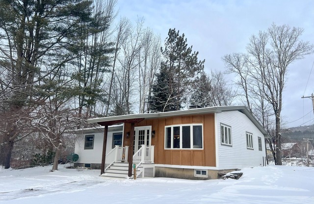 Enjoyable a cabin on the Black river with WiFi in Ludlow for a cozy stay