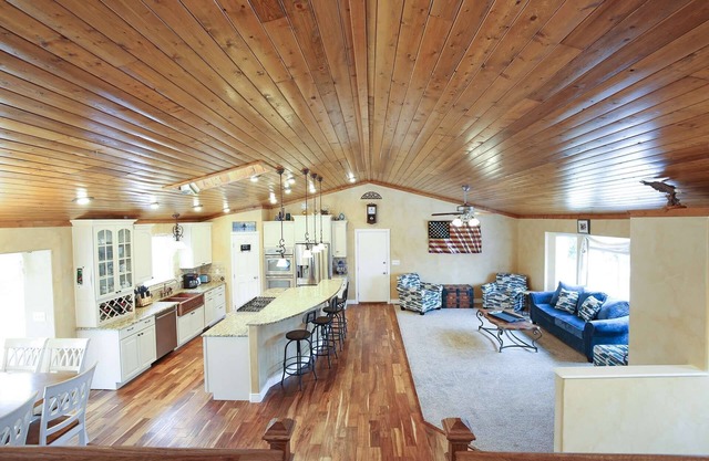 Entertaining at its Best, Minutes from AF Academy, Gourmet Kitchen,Gazebo, Fire Pit,Wifi, Pool Table