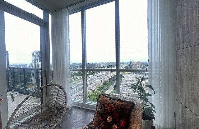 Entire 1BR Condo l Free Parking l min to Airport