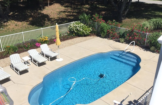Entire 1st Floor Apartment in OBX! Walk To The Beach, Pool, Many Extras