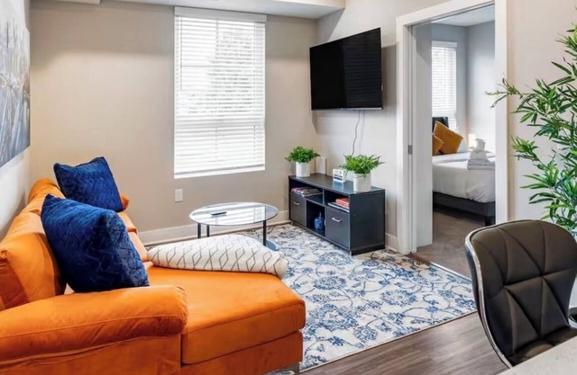 Entire 2-bedroom apartment with WiFi, AC in cool Columbus