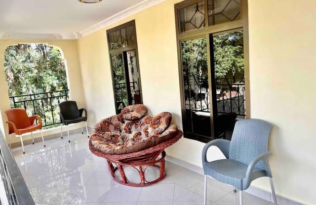 Entire 4-bedroom Holiday Home with a view of Mt Meru and 5min from the Airport!