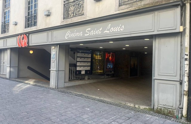 Entire apartment with all privacy 5 minutes walk from Pau train station and