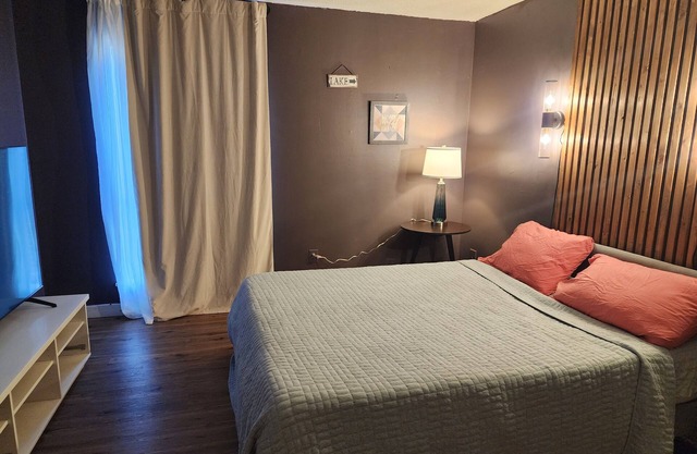 Entire Apartment with smart lock. Flex entry