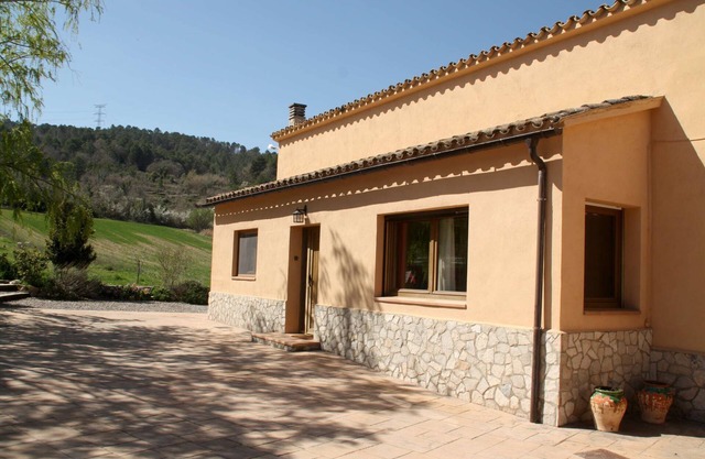 Entire Cal Riba: ecological houses Avenc+Ancosa+Cuitora