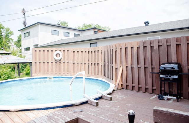 *Entire COZY PLACE* 5 Minutes Drive Downtown Ottawa