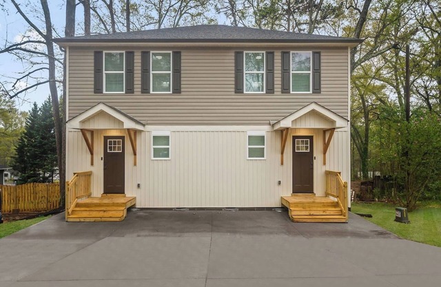 Entire duplex w/2 private decks, perfect for groups, near GVL & Paris Mountain