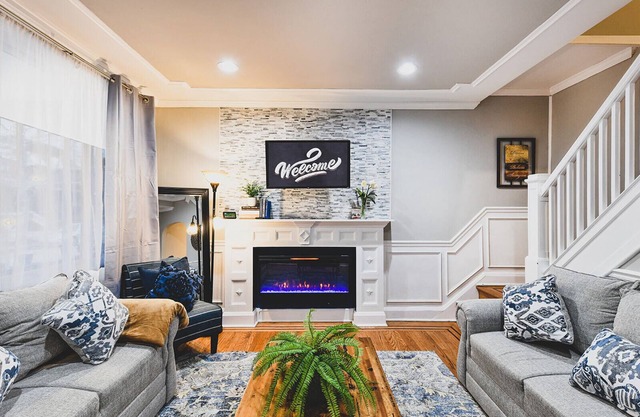 Entire Home 3BD 2BTH/PrvtParking/WiFi/Clean/Quiet/