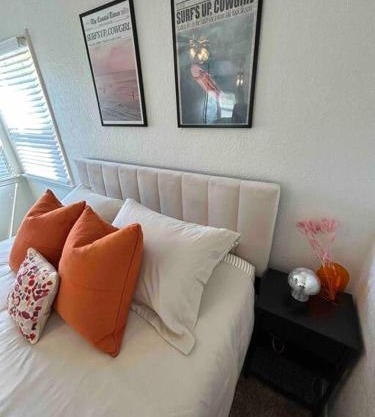Entire Home by Newport Beach, Disneyland and SNA!