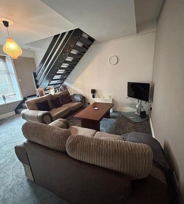 Entire House - 4 Bed - Sleeps 6