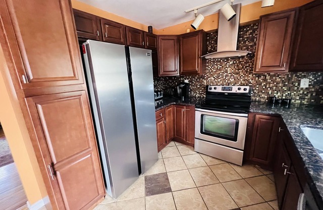 Entire House - 4 Bed 3 Bath - Large Backyard close to Bethpage Park