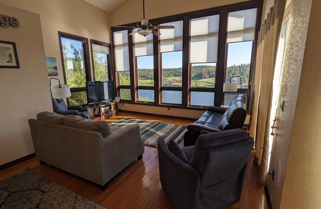 Entire Peaceful Home in Divide, Colorado. Mountain & Lake Views