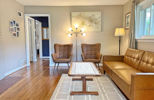 Entire Private 3 Bedrooms 1 Bathroom Single House with Fenced Garden