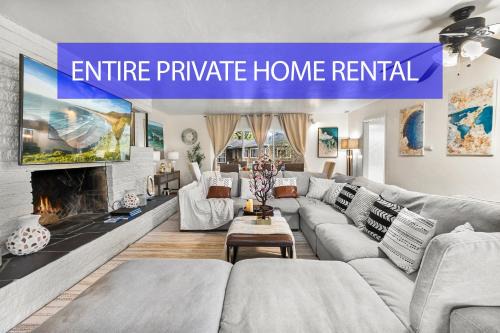 Entire Private 4-BR Home, Spacious, Lux King Bed, Ranch Style, Prime Area, Available Now