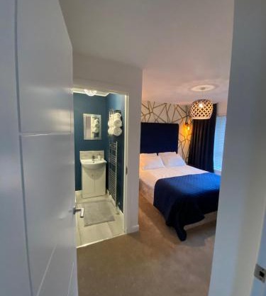 Entire Spacious 3-Bed Family Home, City Centre, Free Parking, Garden