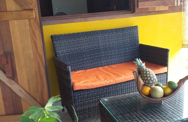 Entire T2 ideally located for tourist or professional stays