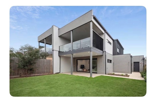 Entire townhouse with living and views of You Yangs and Bay up stairs.