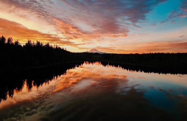 Epic Lake Mt View/Hot Tub/Firepit/KingBed/Kayak/AC