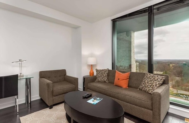 Equipped Kitchen& In-unit Washer/D | near IAD & Spring Hill