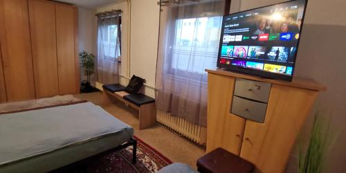 Erdgeschoss Wohnung mit eigener Küche, Badezimmer und WC, inkl Gratis Frühstück, WiFi und Parkplatz, mit umzäunten Garten, Top Lage in Kassel, so privat wie zu Hause