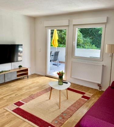 Erholung an den Wasserfällen - Ferienwohnung in Baden-Baden - Stilvolles Apartment mit Terrasse, Parkplatz & ruhiger Lage