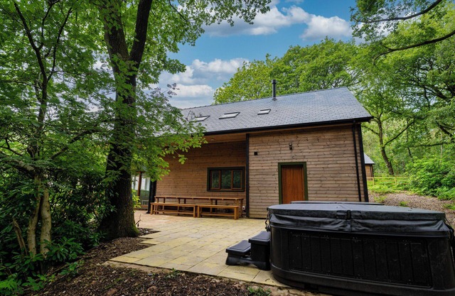 Errwood; woodland lodge for 14 with 2 hot tubs in the Staffordshire Moorlands