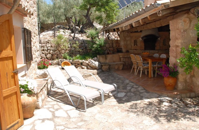 "ES CLOT" CHARMING STONE COTTAGE IN OLIVE GROVE, BBQ, WIFI.PRIVACY