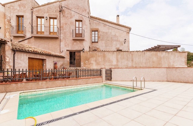 Cottage in Maians with Sea View & Pool