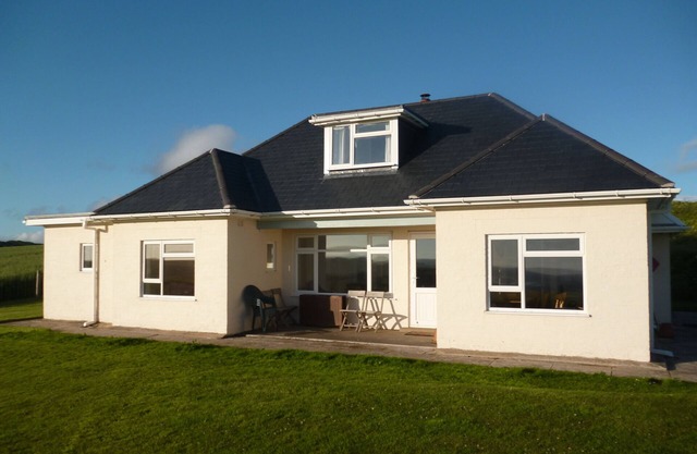 Escape to a cliff top location superb sea views. No traffic noise. Pets welcome