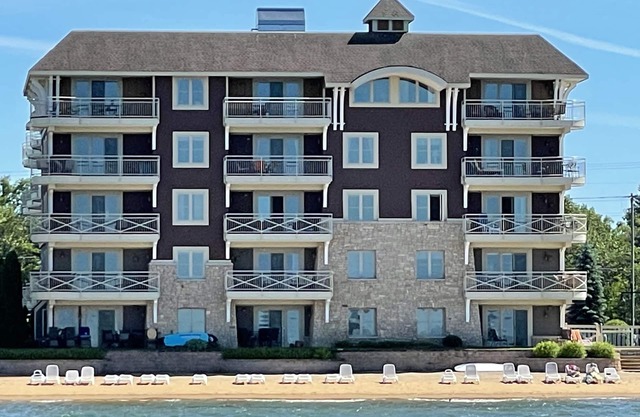 Escape to Beachy Paradise in Stylish 2 Bedroom, 3 Bathroom Condo on the Water!