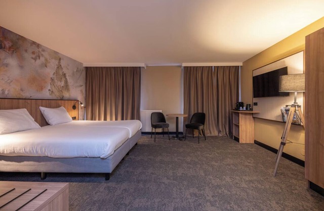 Escape to Comfort with Indoor Pool, Table Tennis, Trails & Free Parking
