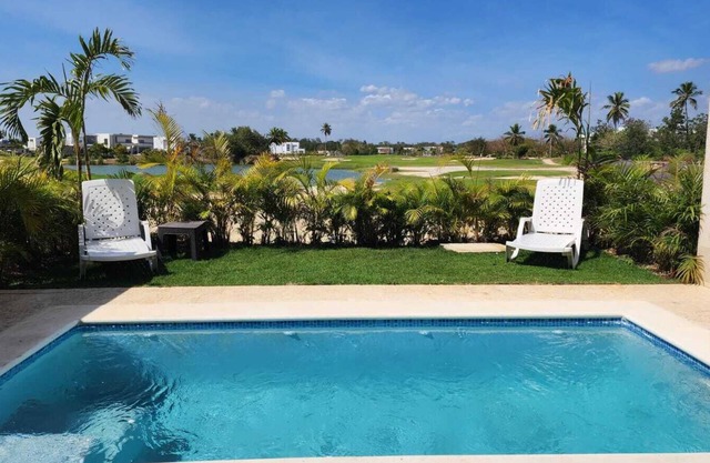 Escape to paradise with stunning Golf views in.nn