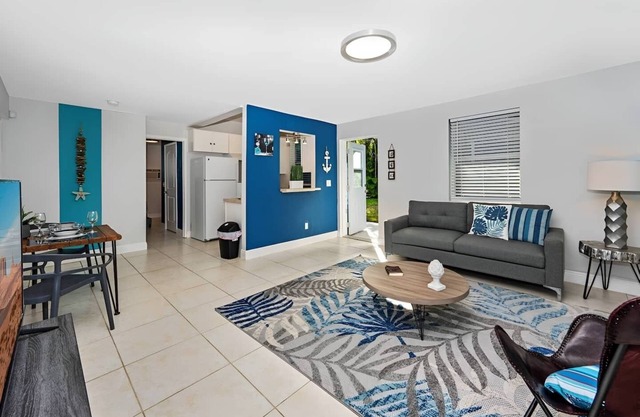 Escape to Ocean Breeze Home - A relaxing atmosphere with stylish beach-themed décor