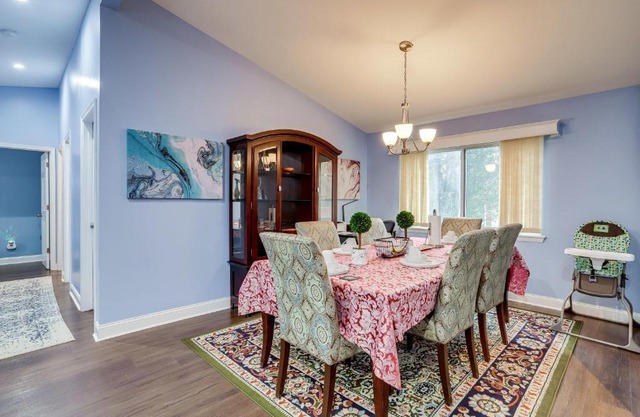 Escape to our cozy 3 Bed Rm 2 Bath Unit in Alexandria VA