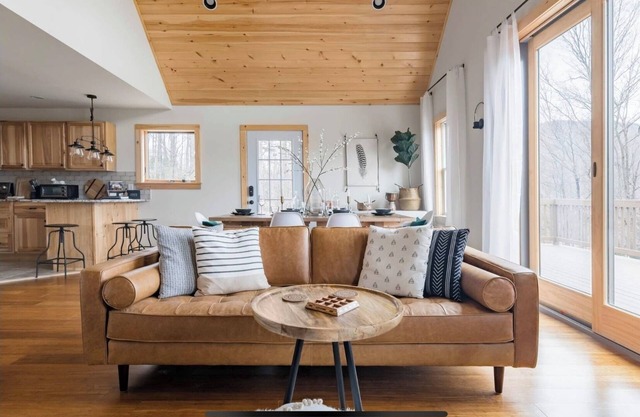 Escape to romantic cabin in the Catskills with breathtaking views.