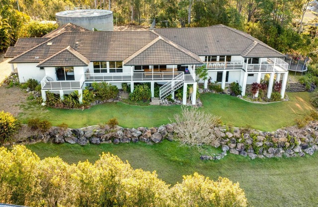 Escape To The Hinterland - Large Private Retreat