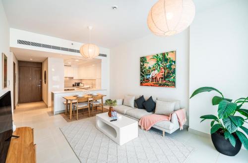 Escape24 - Brand New 2BR in Canal Front Residences, Al Wasl near Safa Park