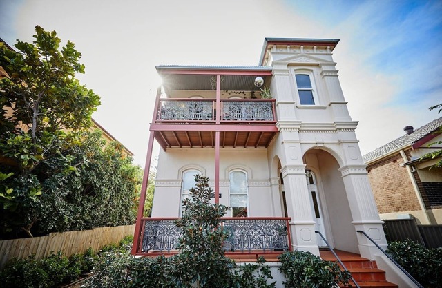 Esperanza Gardens A Stylish Victorian Studio