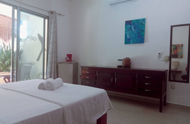 Esplendida habitación, cama grande, frente a la piscina, Tulum centro - Malinche