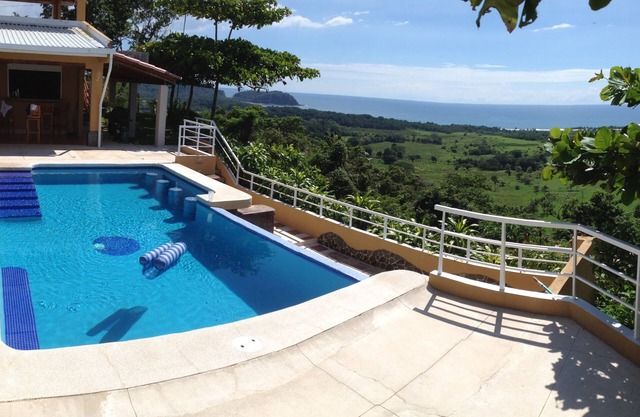 Estado Luna Azul: Tranquil, Elevated Pool Estate Breathtaking Ocean/Sunset Views