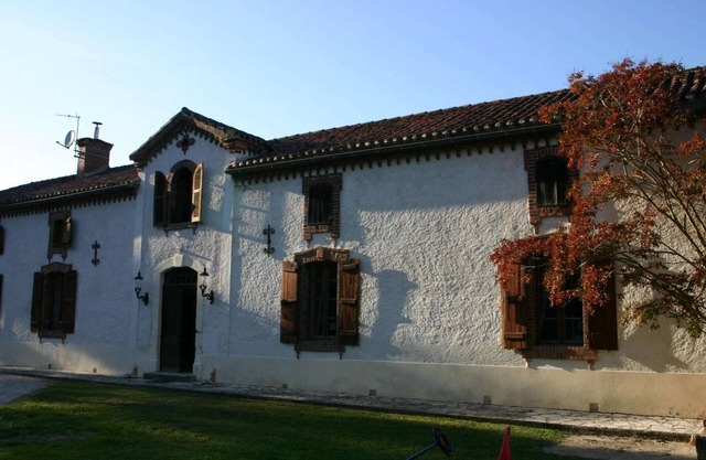 Estate in Pyrenees with Pool and Golf Nearby