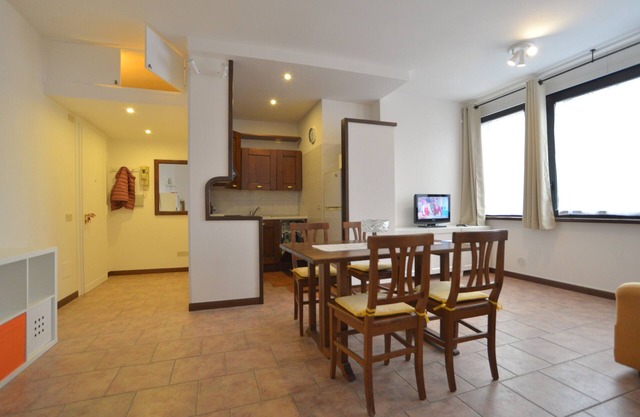 EUR Chianesi - IFO (50mt) strategic 2-rooms, well linked A/C carpark