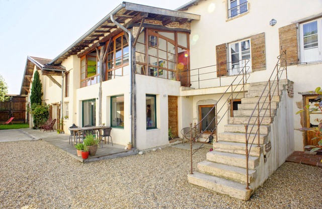 EURO2016 Lyon: artist studio any comfort for 5-6 people Stadium 20mn Lyon